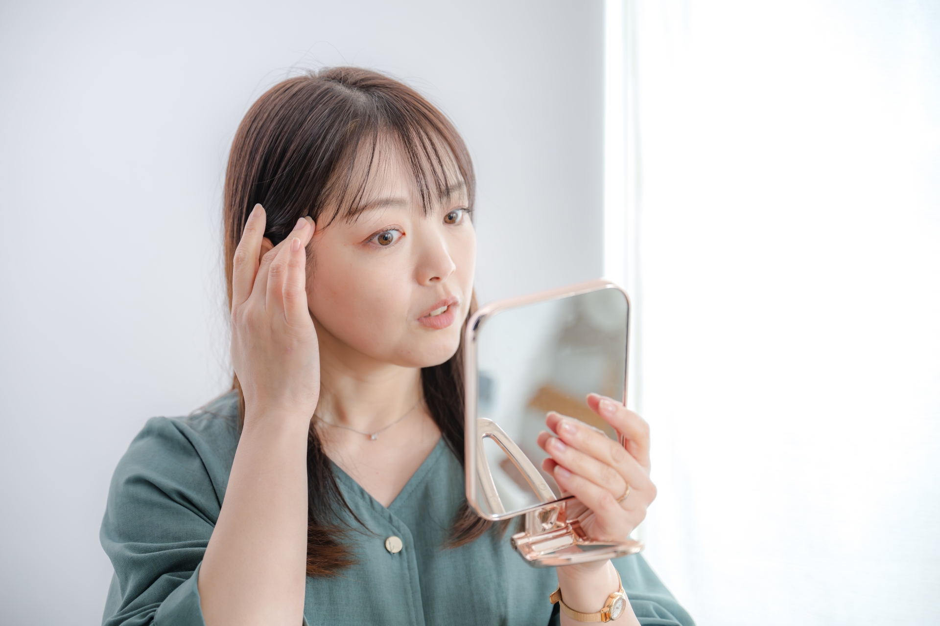 眉毛アートメイクの施術後に眉マスカラを使っても大丈夫？使用の目安や眉マスカラの選び方・注意点を解説