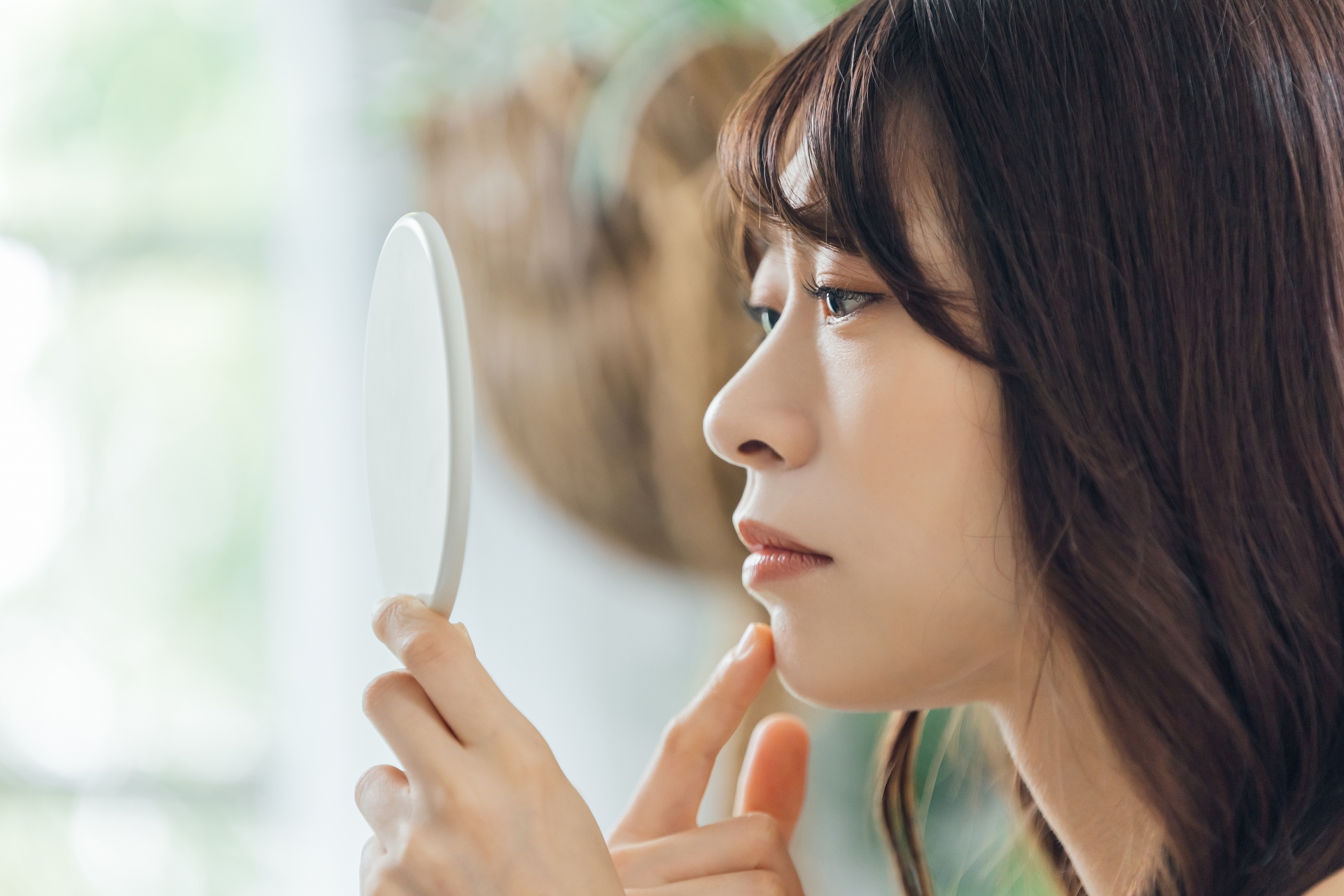 リップアートメイクで口角は上げられる？口角アップの方法・メリット・解決できる悩み・注意点を解説